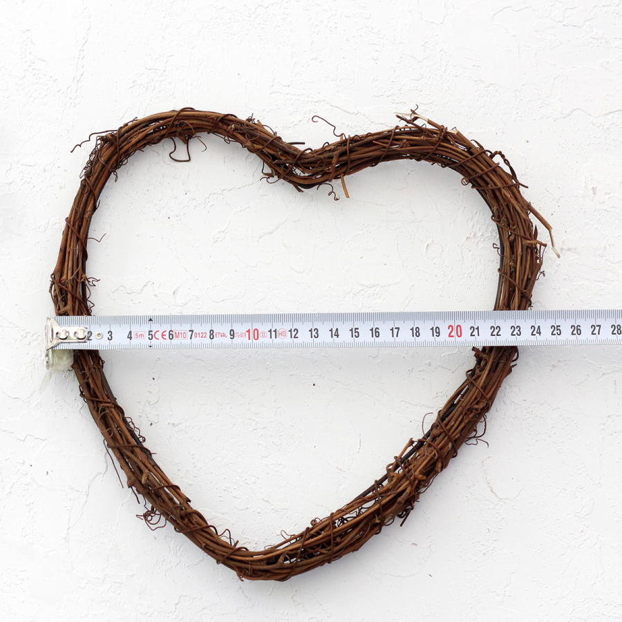 Heart-shaped wooden wreath, 23 cm - 1