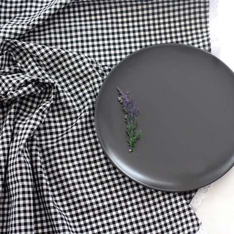 Siyah kareli kumaş, kenarı fistolu yuvarlak masa örtüsü / 150 cm - Bimotif
