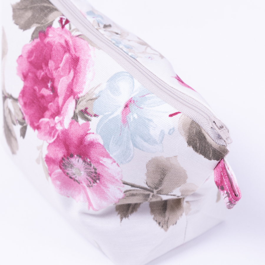 Su ve leke tutmaz duck kumaştan fuşya çiçek desenli makyaj çantası - 3